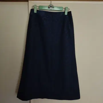 INDIVI 네이비 타이트 플레어 스커트 엘레강트 무늬