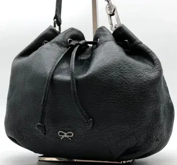 안야 힌드마치 숄더백 복조리 로고 실버 금장 장식 가죽 블랙