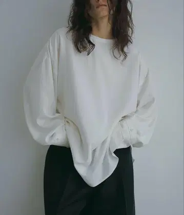 에트르 도쿄 싱글 커프스 크루넥 상의 FWHITE