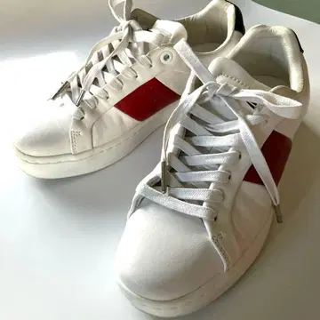 화이트 가죽 스니커즈