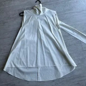 데미룩스 빔즈 화이트 슬리브리스 하이넥 셔츠 택 포함 미사용 새상품