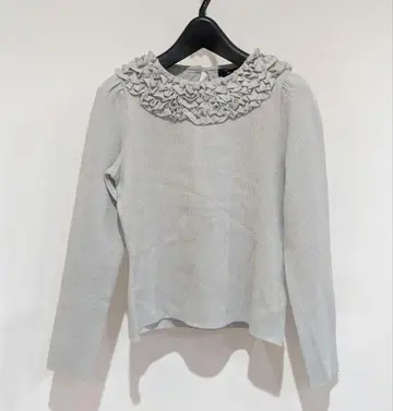 엠즈 그레이시 넥 프릴 니트 상의