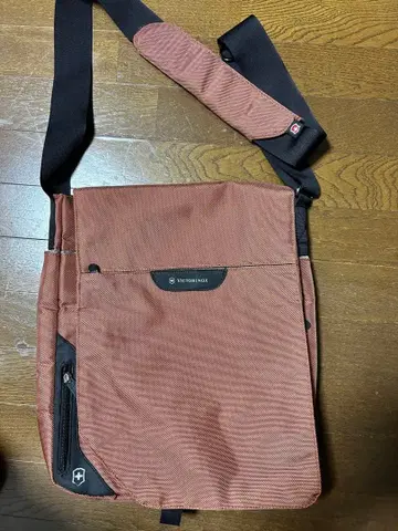 VICTORINOX 브라운 숄더백
