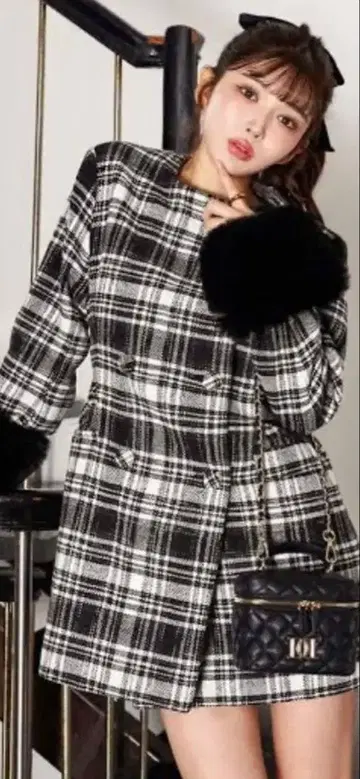 Darich 다리치 턱 디자인 체크 무늬 롱 코트 퍼 포함