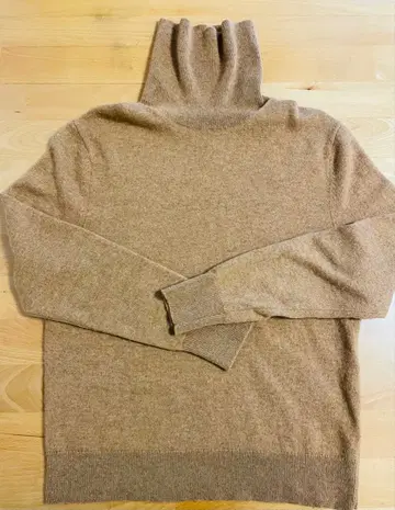 유니클로 캐시미어 터틀넥 스웨터 M