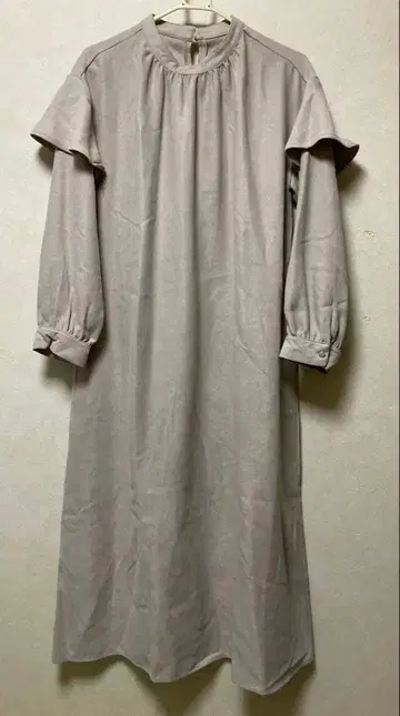 월드 L 사이즈 베이지 프릴 긴팔 원피스