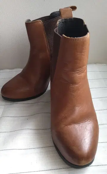 프릭스스토어 FREAKSSTORE 브라운 사이드 고어 부츠 중간 굽