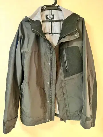 BEAMS 후드 부착 마운틴 후드티 블랙