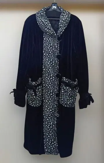 블랙 벨벳 롱 코트