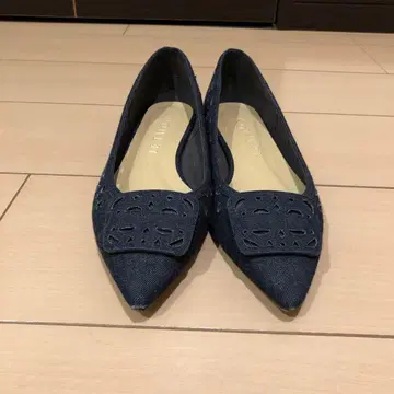 네이비 컷 아웃 디자인 플랫슈즈