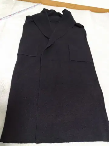 블랙 니트 베스트 숄카라