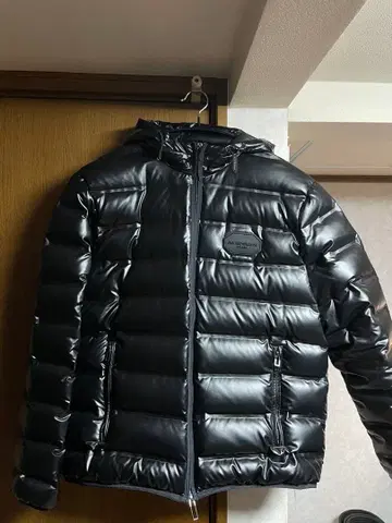 엠포리오 아르마니 블랙 다운 자켓