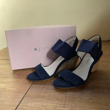 DIANA 네이비 웨지 샌들