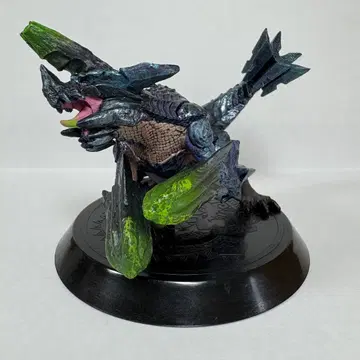 몬스터 피규어 블랙 그린