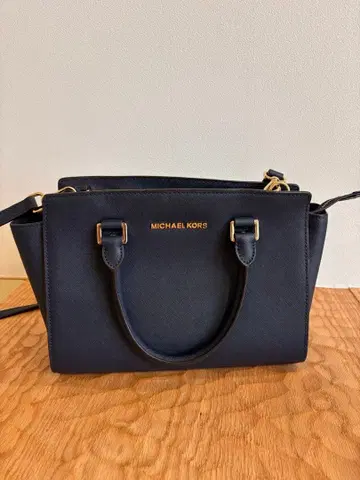 MICHAEL KORS 네이비 핸드백