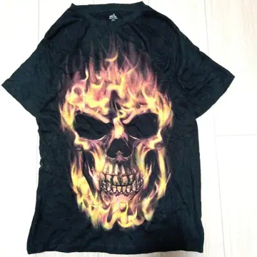 스컬과 불꽃 그래픽 T셔츠 S2043번