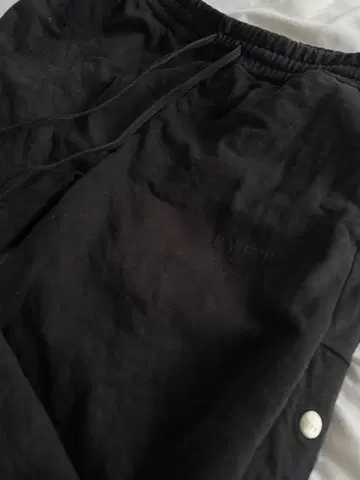 LYFT 블랙 조거 팬츠 버튼 포함