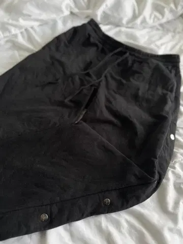 LYFT 블랙 조거 팬츠 버튼 포함