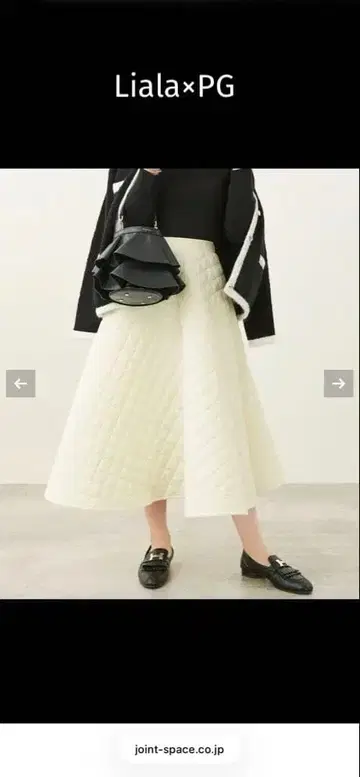 리얼라바이피지 화이트 퀼팅 플레어 롱 스커트