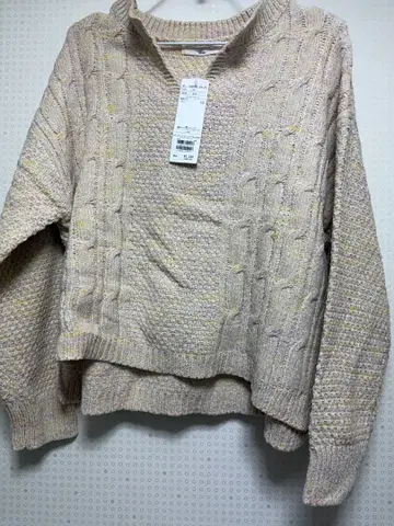 케이블 짜임 니트 스웨터 M 사이즈 베이지 계열