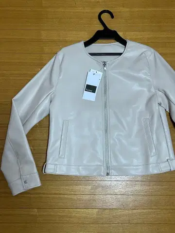 합성 피혁 라이트 베이지 자켓