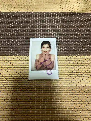 로렌 꽃 연 친필 사인 폴라로이드 소프트 온 디맨드