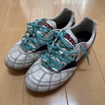 미즈노 모렐리아 축구화 화이트/블랙 23cm