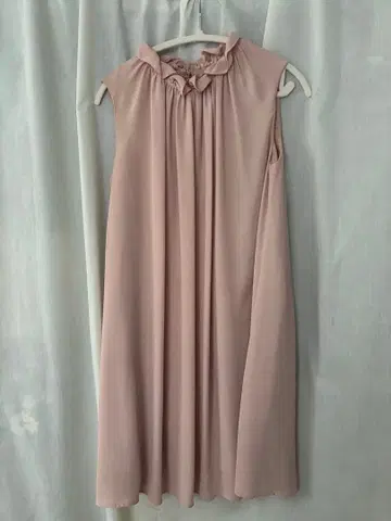 핑크 슬리브리스 원피스 프릴 포함