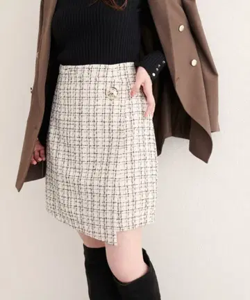 비대칭 체크 미니 스커트