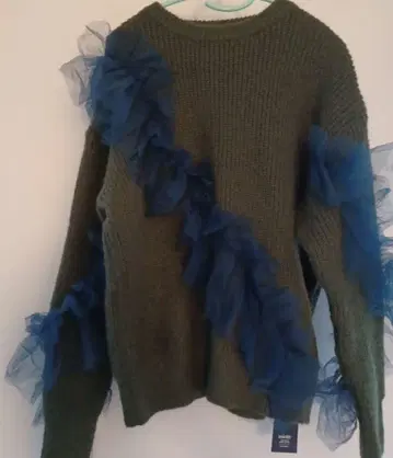 [택 포함 새상품] miette 올리브 그린 튤 프릴 니트 스웨터