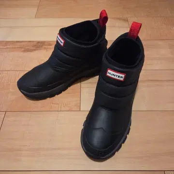 HUNTER 헌터 UK9 인슐레이티드 스노우 앵클부츠 블랙