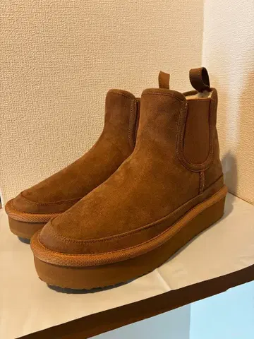 Fin M 사이즈 ( 23~23.5cm ) 인조 가죽 스웨이드 통굽 부츠