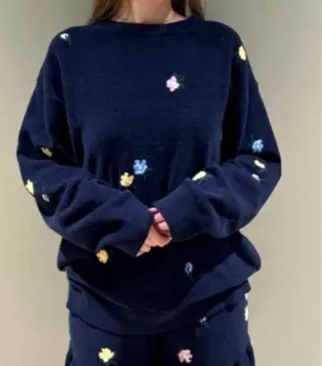 젤라또피케 꽃무늬 자수 네이비 룸웨어