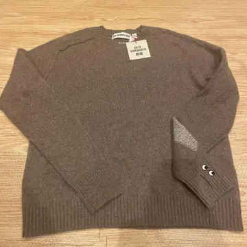 유니클로 안야 힌드마치 ANYA HINDMARCH 캐시미어 스웨터