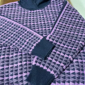 르 마레(Le MARAIS) 후드 부착 스웨터 네이비, 퍼플