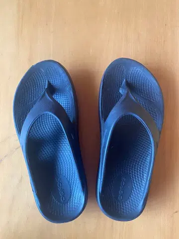 OOFOS 블랙 플립플랍