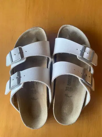 BIRKENSTOCK 화이트 샌들 사이즈 35