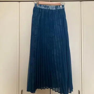 AVIREX 카모플라쥬 플리츠 스커트 블루