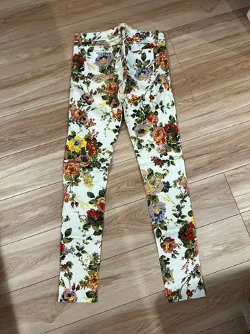 새상품 MURUA 팬츠 스키니 플라워 S 사이즈