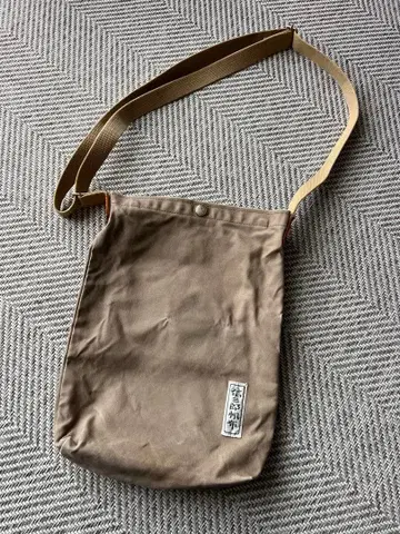 신자부로 캔버스 숄더백 베이지