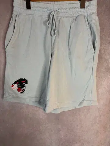 푸마 자수 호랑이 디자인 하프 팬츠