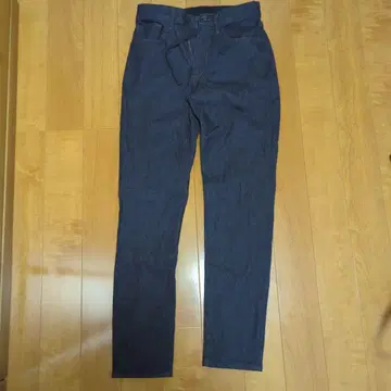 유니클로 EZY 스키니 핏 컬러 청바지