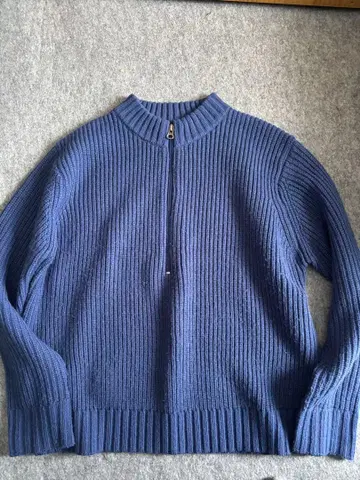 her neon VIENNE BLUE