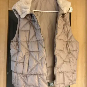 Aconforter 베이지 퀼팅 다운 베스트