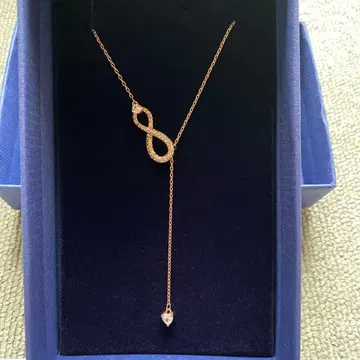 스와로브스키 거의 새상품 Infinity 목걸이 Swarovski
