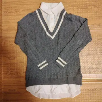 페이크 레이어드 니트 그레이 V넥 케이블 도킹 니트