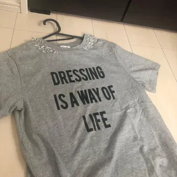 FRAY.I.D 비쥬가 달린 그레이 셔츠