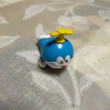 도라에몽 프로펠러 달린 피규어