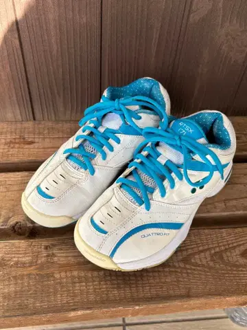 요넥스 테니스화 23.5