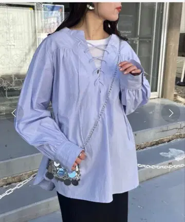 레이스업 볼륨 소매 풀오버 색스 블루